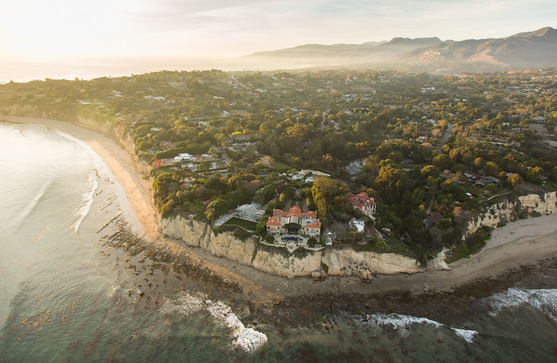Illustration for article titled This Photog Uses A Chopper As A Studio To Show LA From A Different Angle